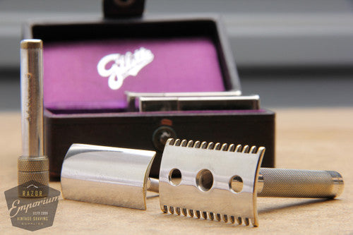 Gillette 1908 Single Ring Old Type Script Logo Set in Leather Case w/ Blade Banks