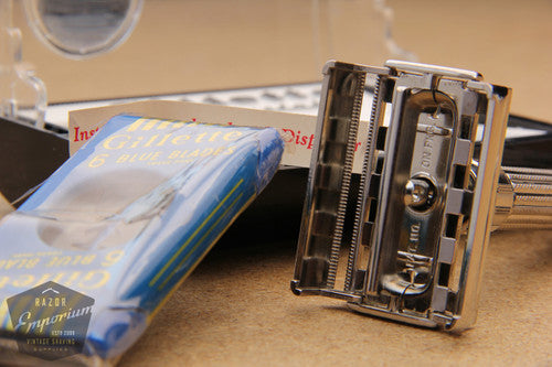 Gillette 1958 RED DOT Fatboy / $1.95 Adjustable DE Safety Razor in Case - Mint