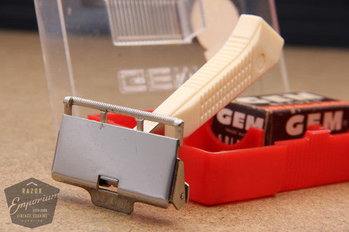 Gem 1940's G-Bar Single Edge Razor with Cream Handle in Original Box