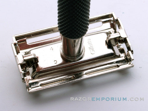1982 C4 Gillette Black Handle Super Speed DE Safety Razor