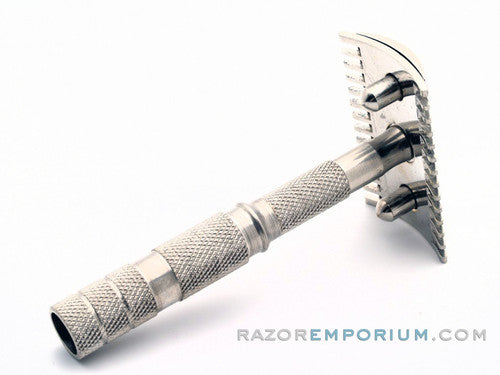 Travel Tech Safety Razor w/ Metal Case