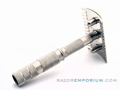 Travel Tech Safety Razor w/ Metal Case