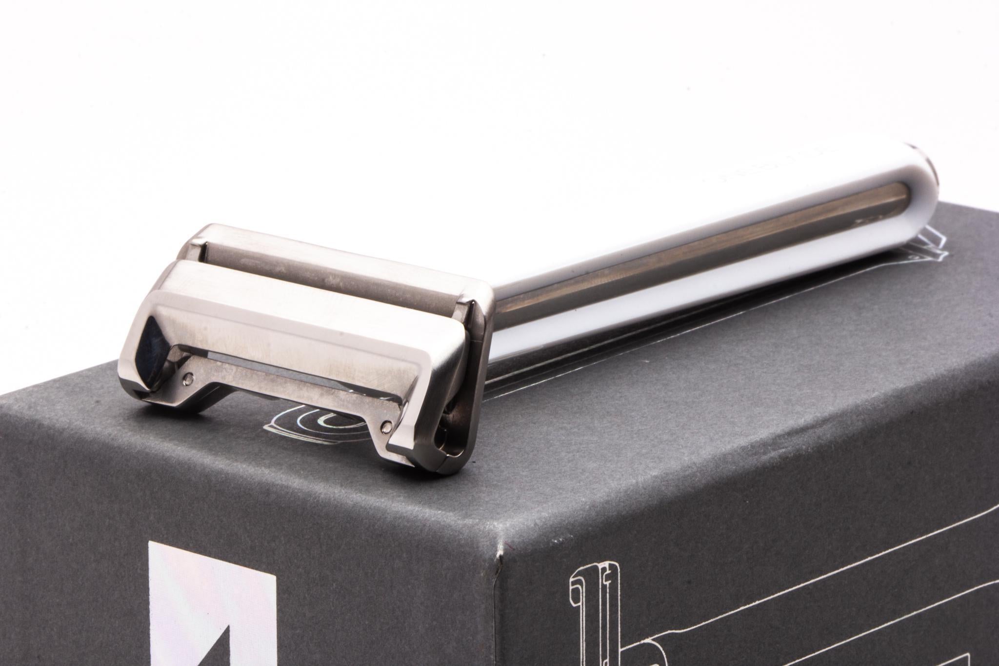 OneBlade | Hybrid White Pivoting Single Edge Razor With Stand | Pre-Ow ...