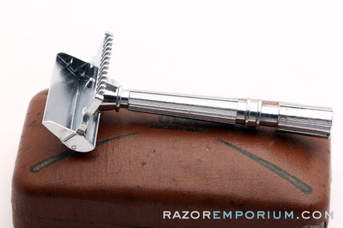 1930's GEM Micromatic Razor Single Edge TTO in Brown Case