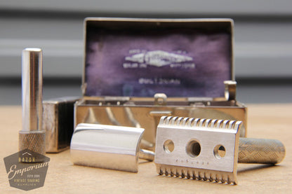 Gillette 1926 Silver NEW Bostonian DE Safety Razor in Original Metal Case
