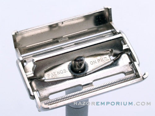 1951  W4 Gillette Black Tip DE Super Speed Safety Razor