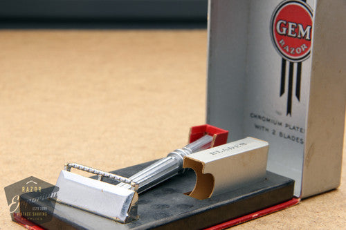 Gem 1940's Micromatic Clog Pruf Single Edge Safety Razor in Original Box
