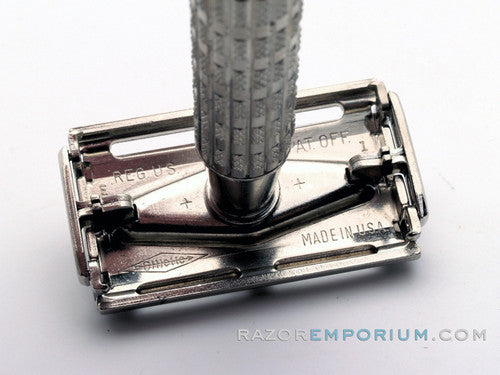 1959 E1 Gillette Heavy Red Tip DE Super Speed Safety Razor w/ Case, Instructions, & Blade Bank