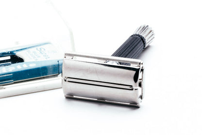 1971 Gillette R1 Black Handle Flare Tip Super Speed Safety Razor Set