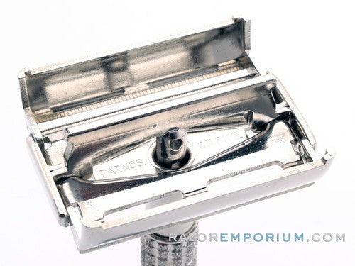 1954 Z4 Gillette  Regular Flare Tip Super Speed Safety Razor Set w/ Case & Blade Bank