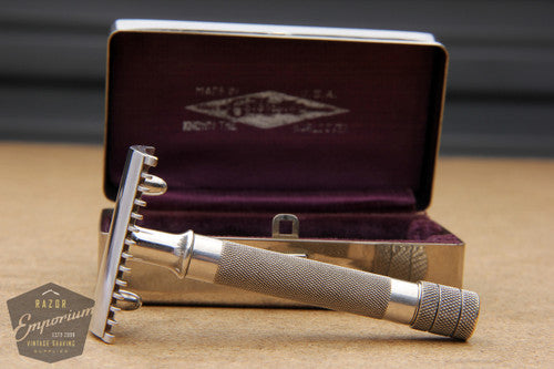Gillette 1920 Single Ring Old Type Set in Metal Case w/ Blade Banks