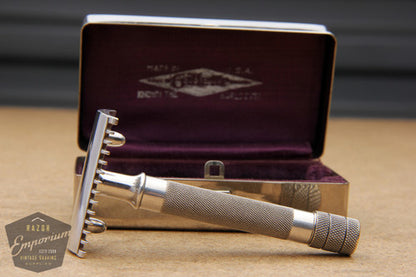 Gillette 1920 Single Ring Old Type Set in Metal Case w/ Blade Banks