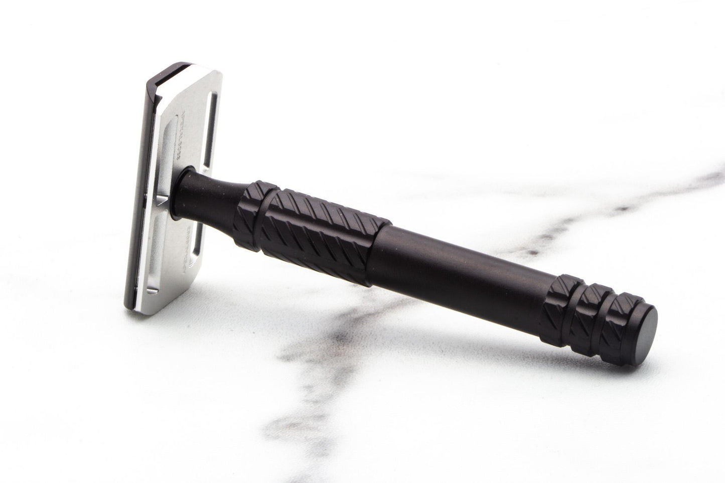 Ayslworth Razor | APEX-AL - Jet Black Aircraft Silver - Predator