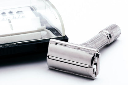 1959 Gillette Fatboy Adjustable Double Edge Razor Set E4