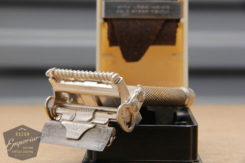 Clamshell Razor Shaving Wilkinson Sword Co. Wedge Style Safety Razor in White Clamshell Case ...