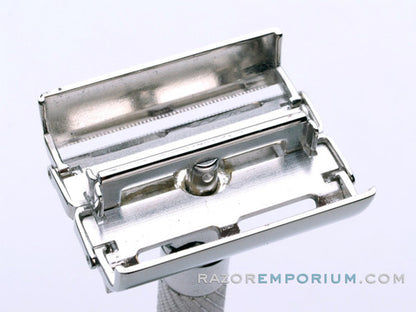 1948 Gillette British Aristocrat No. 21 Safety Razor w/ Case & Bladebank