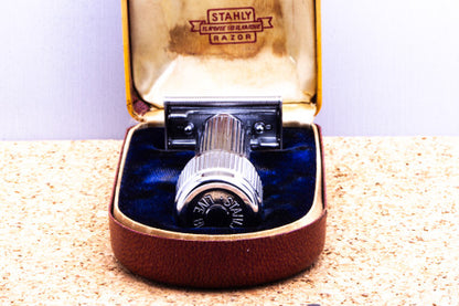 1940s Stahly Live Blade Wind-Up Vibrating Double Edge Safety Razor With Case