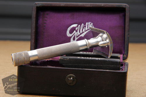 Gillette 1909 Single Ring Old Type Script Logo Set in Leather Case w/ Blade Banks
