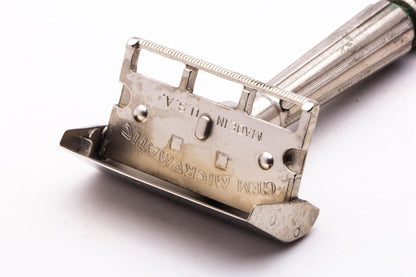 1940's Gem Micromatic "Bullet Tip" Single Edge Safety Razor in Original Case | Original Condition