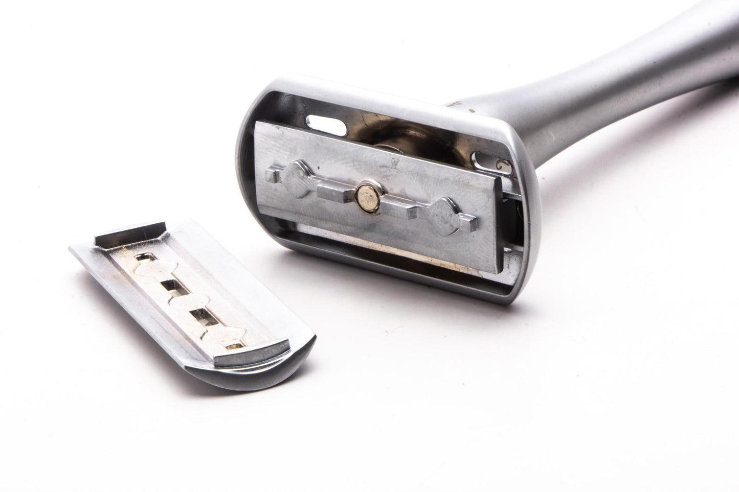 QShave Adjustable Safety Razor with Magnetic Cover | Pre-Owned