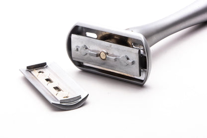 QShave Adjustable Safety Razor with Magnetic Cover | Pre-Owned