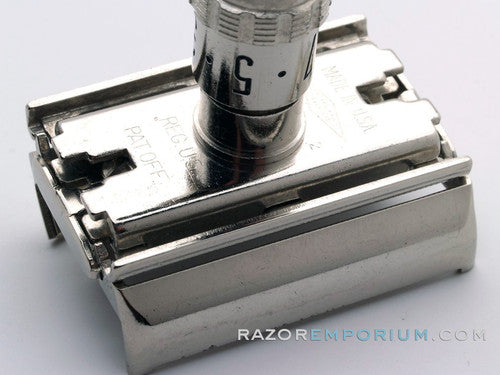 1972 S2 Gillette Super Adjustable 109 Safety Razor Set w/ Case & Blade Bank