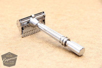 Gem 1930's Micromatic Single Edge Razor in Art Deco Case / Maroon