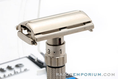 1960 Gillette Fatboy $1.95 Adjustable DE Safety Razor in Case F2