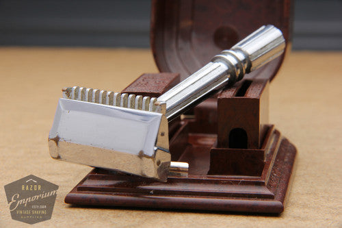 Gem 1930's Micromatic Single Edge Razor in Art Deco Case // Maroon