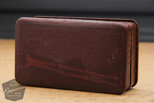 Gillette 1946 Aristocrat Non-Notched w/ Leather Case and Original Blade Bank
