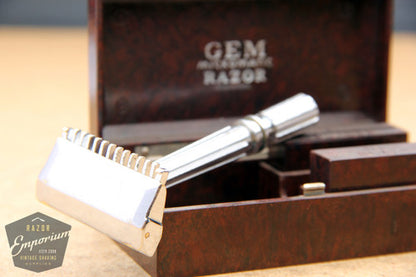Gem 1930's Micromatic Single Edge Razor in Art Deco Case / Brown