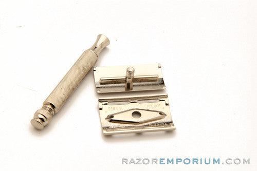 1956 Gillette B4 Etched Logo Cap Ball End Tech Razor in Maroon Pok-Kit Case