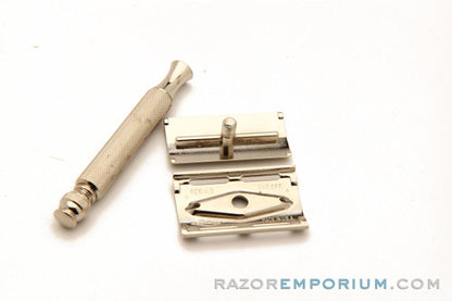 1956 Gillette B4 Etched Logo Cap Ball End Tech Razor in Maroon Pok-Kit Case