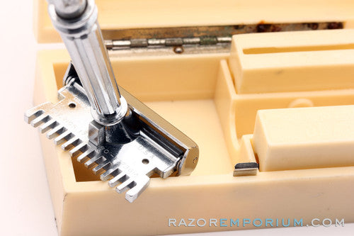 1940's GEM Micromatic Razor Single Edge TTO in Faux Ivory Case