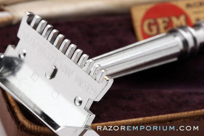 1930's GEM Micromatic Razor Single Edge TTO in Brown Case