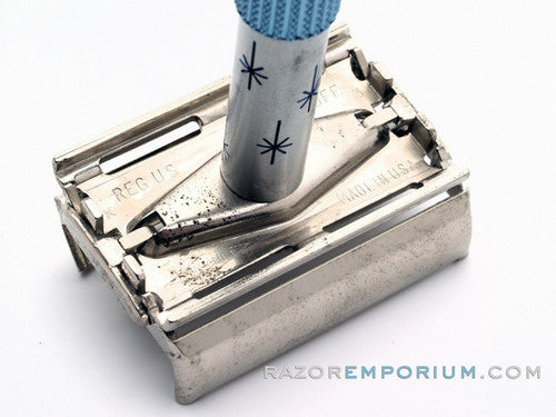 1965 Gillette K3 Blue Star Lady DE Safety Razor w/ Case & Blade Bank
