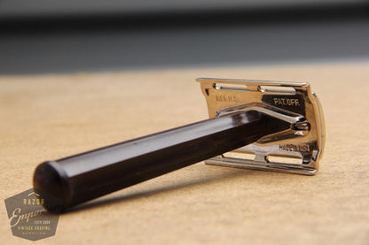 Gillette 1944 WWII Era Bakelite Handle Tech DE Razor