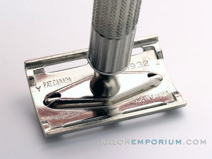 1953 Y4 Gillette Fat Handle Tech Safety Razor in Red Box w/ Blades