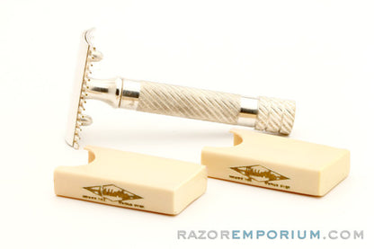 1920 Gillette Bulldog Old Style Double Edge Razor w/ French Ivory case and Blade Banks