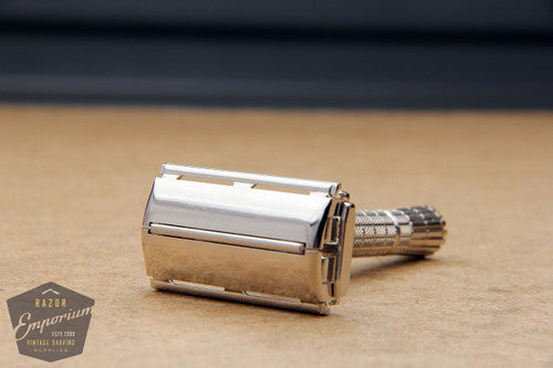 Gillette 1956 Regular Flair Tip Super Speed Safety Razor w/ Case