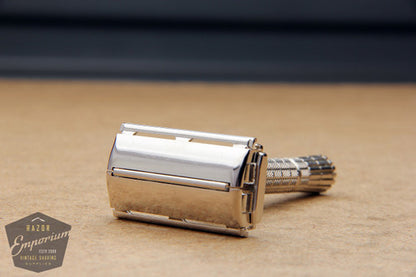 Gillette 1956 Regular Flair Tip Super Speed Safety Razor w/ Case