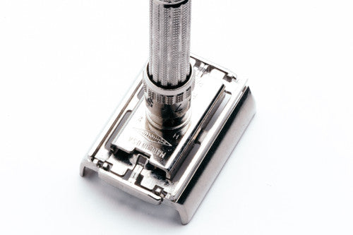 1962 H2 Gillette Slim Adjustable DE Safety Razor w/ Gold Case & Blade Bank