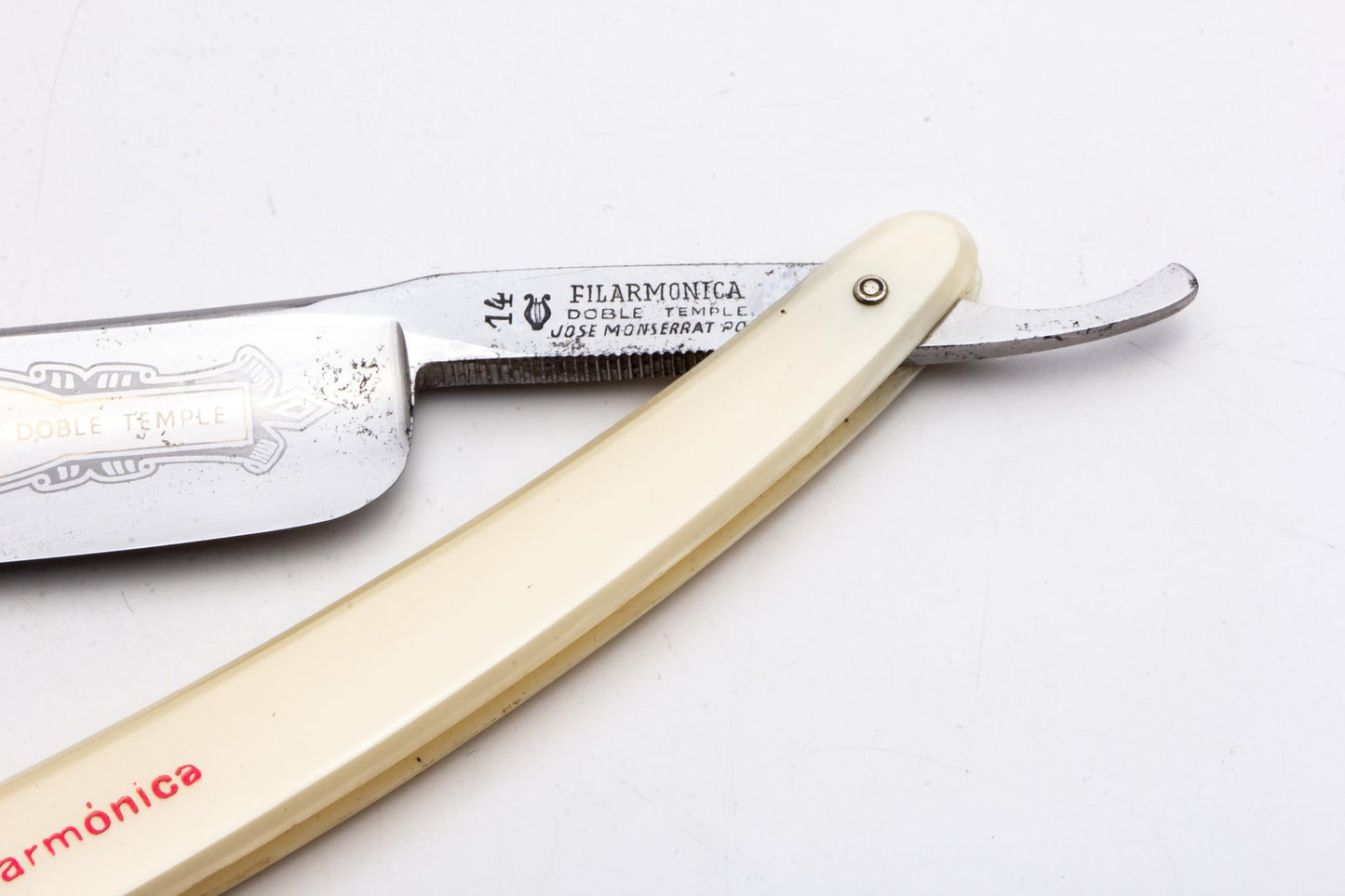 7/8" Filarmonica "Doble Temple" #14 Cream/Red Straight Razor w/ Coffin | Spain