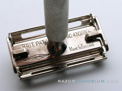 1947-51 Gillette Super Speed Rocket TTO Double Edge Safety Razor w/ Red Case
