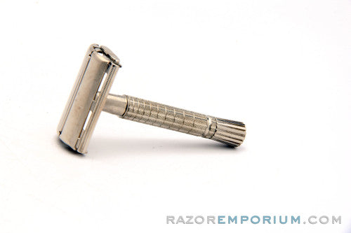 1965 Gillette K4 Flair Tip Super Speed Safety Razor Vacation & Travel Kit