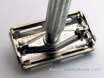 1956 B3 Gillette Blue Tip Light DE Super Speed Razor with Case