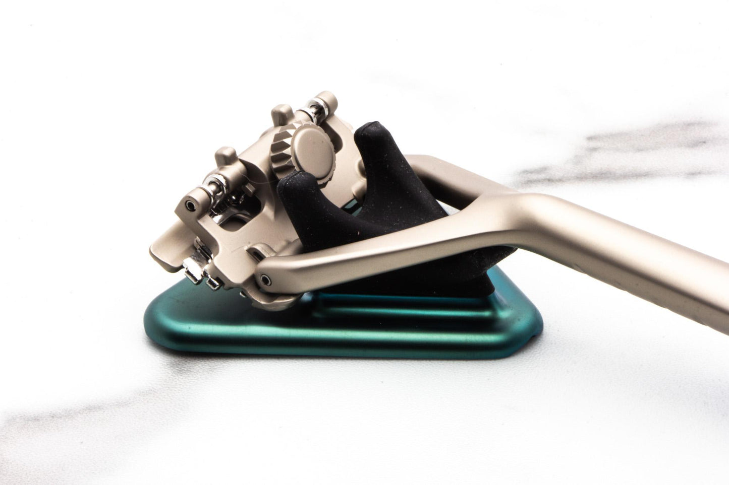 Leaf | Wall Mounted Razor Holder - Spruce