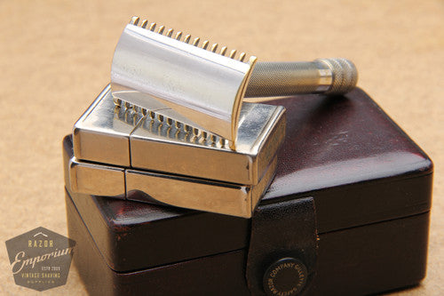 Gillette 1908 Single Ring Old Type Script Logo Set in Leather Case w/ Blade Banks