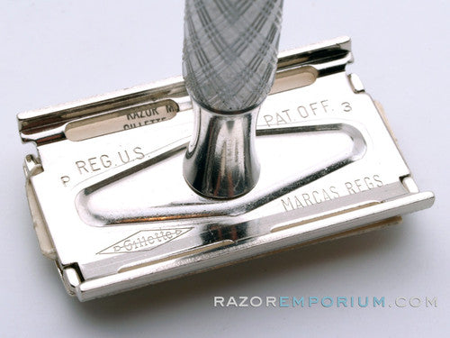 1970 P3 Gillette Ball End Tech Travel Spiral Handle Razor w/ Case