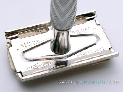 1970 P3 Gillette Ball End Tech Travel Spiral Handle Razor w/ Case